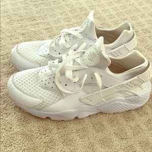 White Nike Huarache